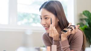 tips for applying makeup to downturned eyes