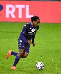 Kamo mphela presents the official audio for 'percy tau', featuring nobantu vilakazi and 9umba. Percy Tau Biography Age Wife Agent Salary House Net Worth Child Current Team Education Ubetoo