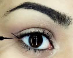 perfect cat eye with liquid liner