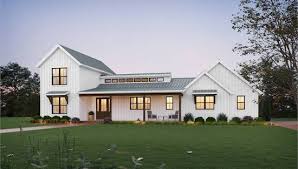 Rustic Farmhouse Style House Plan 6557
