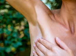 abscess under armpit symptoms causes