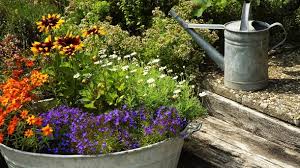 Du möchtest deinen balkon in eine wohlfühloase verwandeln? Garten Dekoration So Geben Sie Ihrem Garten Eine Besondere Note