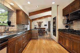 what color cabinets go with oak floors
