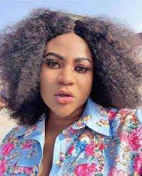 She even carries a mirror in her handbag! Nkechi Blessing Sunday Sends A Message To Those Who Think She Doesn T Have A Man Because She Doesn T Show Him Off Akpraise