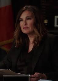 Benson and stabler work together in 'an inferior product.' Review Law Order Organized Crime Season 1 Episode 1 What Happens In Puglia Last Ditch Effort