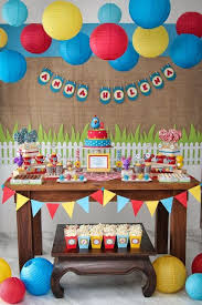 Tenho dois anos e amei o jogo da galinha. Blogger Partydekoration Geburtstagsideen Geburtstag Dekoration Ideen