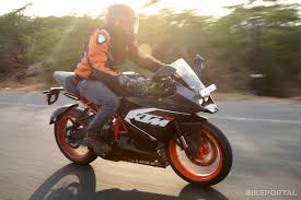 Ktm rc 200 has a sharp supersports design that is highlighted further by the bright orange wheels and the frame. Ktm Rc 200 Price In India Mileage Images Specs Guwahati Bike Mumbai Autoportal