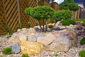 decorative stone ideas for gardens
