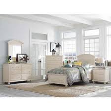 Here's a post by casasugar community member carolynz from the vintage delight group: Broyhill Seabrooke Panel Bedroom Set With Footboard Storage Set In Cream