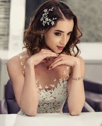 Brides should couple wedding hairstyle flowers with this style at boho, garden party, or any other theme that occurs outside. Wedding Hairstyles For Medium Hair That Look Elegant