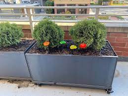 choosing casters for planters nice