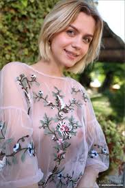奇跡の美エロボディを持つウクライナの金髪美女さんの、透け透け美巨乳がエロ過ぎるヌードグラビアｗｗｗｗ # 外人エロ画像 