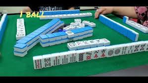 Chinese ladies playing Mahjong!! - YouTube