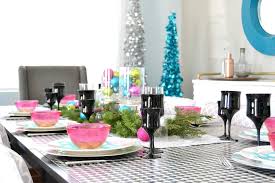 decorating your holiday table