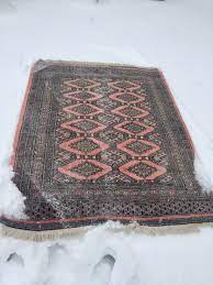 how to clean your rug with just snow