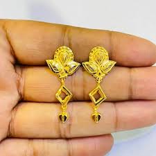 kdm gold earring approx weight 0 750