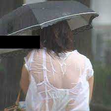 雨に濡れて透けブラしまくってる、素人女性や制服姿のJKたち | エロ画像が見たいんだ！