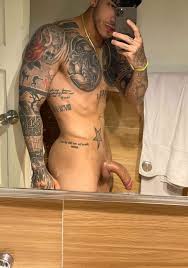 Tattooed nude guy - Shaved Dick Pics