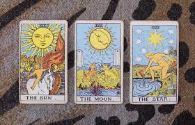 Meaning Of The Moon Card In Tarot Lovetoknow