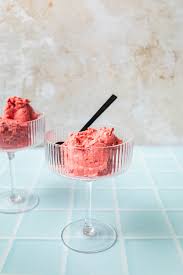 5 minute fresh strawberry sorbet with