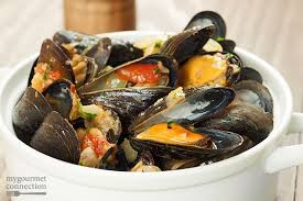 A delicious italian christmas eve menu from the starter to the side dish, all strictly made with fish, of course. Steamed Mussels Italian Style Italian Christmas Eve Dinner Italian Christmas Dinner Steamed Mussels