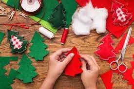 За тази идея за направи си сам коледна украса всяко дете би се зарадвало да ви помага. 84 Christmas Ideas Christmas Christmas Decorations Christmas Holidays