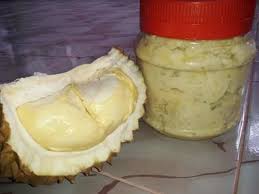 Sambal khas palembang yang terbuat dari campuran cabai, bawang dan fermentasi durian ini. Tempoyak Kudapan Khas Melayu Berbahan Durian Kumparan Com