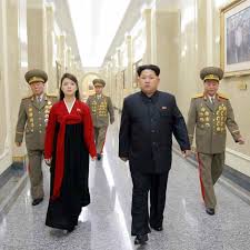 Other news reports suggest that mr kim may have spotted her at a musical performance. Nordkorea Ri Sol Ju Die Mysteriose Frau An Kim Jong Uns Seite Stern De