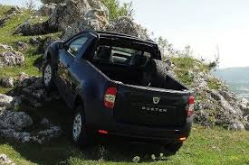 Standard equipment also includes hill start assist, hill descent control, esp, abs with ebd, as well as front and side airbags. Dacia Duster Pickup Bild 1