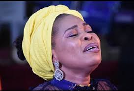 Tope was formerly a member of the jesters international comedy group. Gospel Singer Tope Alabi Exposed As Ex S Relation Opens Her Can Of Worms Famous People Magazine