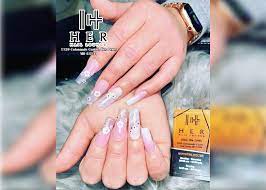 her nail lounge ideal salon in des