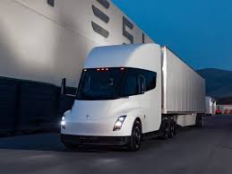 A tesla semi prototype is spotted in fremont, california that demonstrates the truck's insane acceleration sound, and handling (video). Tesla Delays Electric Semi Truck Production To 2022