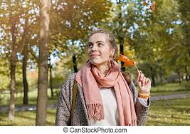 Sourire, romantique, jeune, automne, fille femme, parc, outdoors., automne.  | CanStock