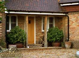This particular design, the ascot, can be specified to extend right the way across the front of a house, and can also be designed to incorporate glazing and a front door. Open Porches Oakmasters