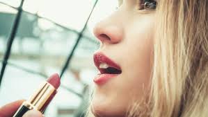 harmful effects of wearing lipstick