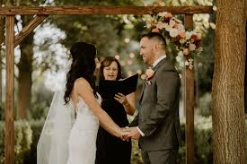 how to choose a wedding officiant