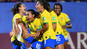 Jouer au jeu 1 contre 1 foot brésil : Coupe Du Monde 2019 La France Defie Le Bresil Le Pays Du Foot Ou Les Femmes Ont Du Mal A Se Faire Une Place