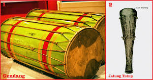 Berbeda dengan yang di pulau jawa, beda juga di minang, talempong juga termasuk alat musik pukul tradisional minangkabau yang berbentuk seperti gong tetapi ukurannya kecil dan dibagian kepala yang dipukul diletakkan mendatar tidak digantung. Alat Musik Tradisional Kalimantan Timur Lengkap Gambar Dan Penjelasannya Seni Budayaku