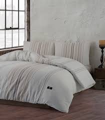 White Bedding Set With Light Lines