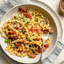 Healthy Pasta Carbonara With Peas gambar png