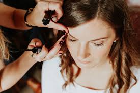 how to choose hair and makeup artist