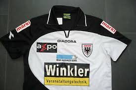 Nach drei spielzeiten in der zweithöchsten liga stieg der club per saison 2013/2014 als meister der. Trikot Von Diadora Fc Aarau Schweiz Gr S Schwarz Weiss Neu Eur 24 00 Picclick De