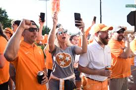tennessee volunteers fans arrive for
