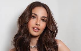 megan young is dess like in this