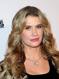 Kristy Swanson compares family ...