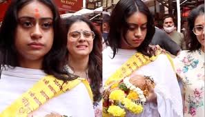 nysa devgan visited a temple with mom