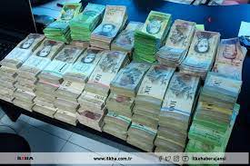 Venezuela'da para kâğıttan bile daha değersiz