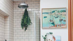 bathroom wall art ideas how to safely