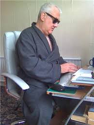Something for all you Arabic readers – Humour Writing by the fat silver  haired writer in shades from Birmingham England read in 162 countries so far