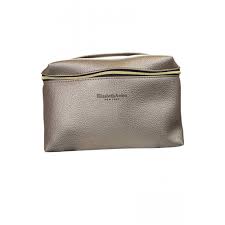 elizabeth arden make up bag um